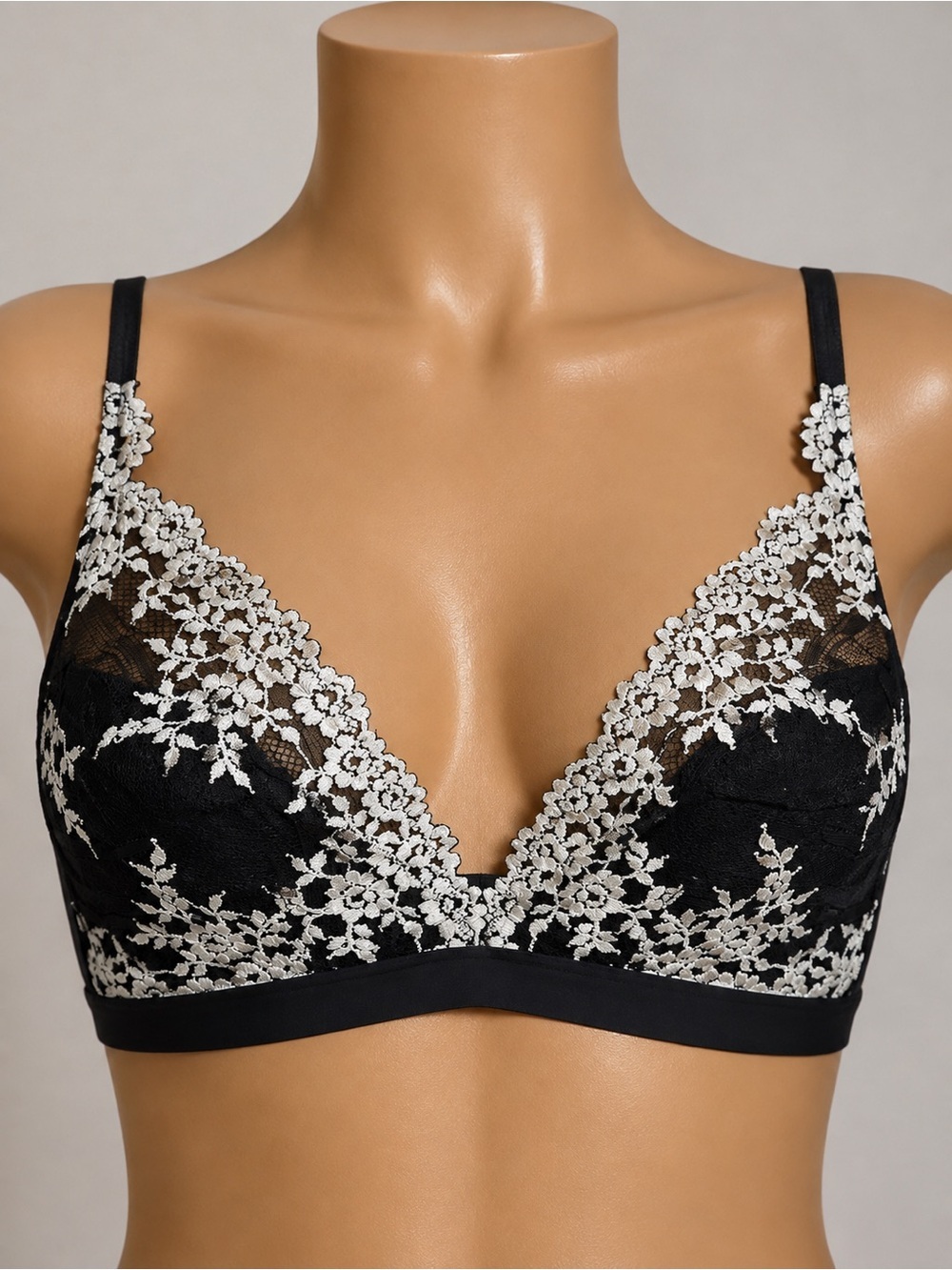 Wacoal Black & White Lace Bralette Size 38 Wireless Lightly Lined NWOT